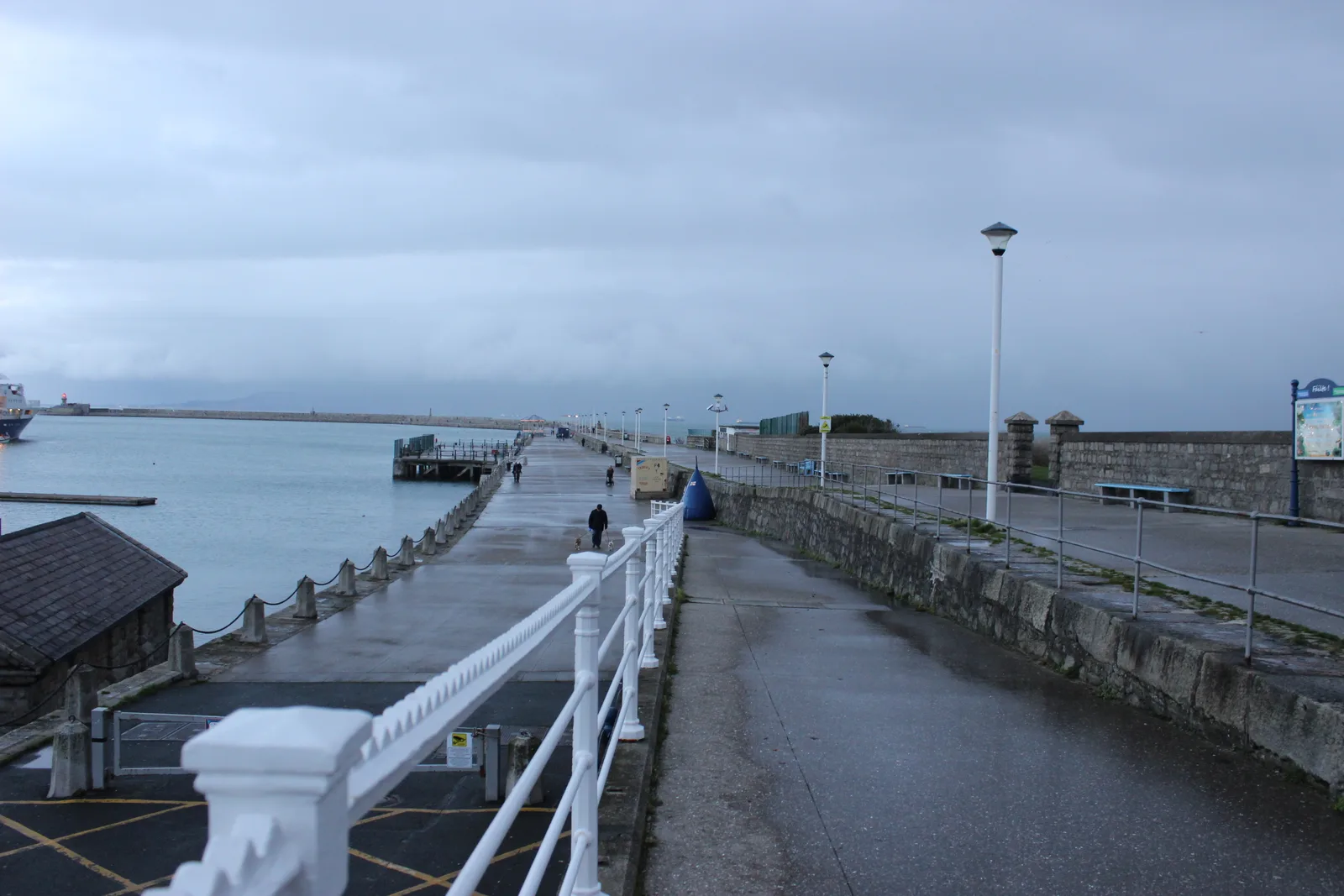 Dún Laoghaire Pier photo 2